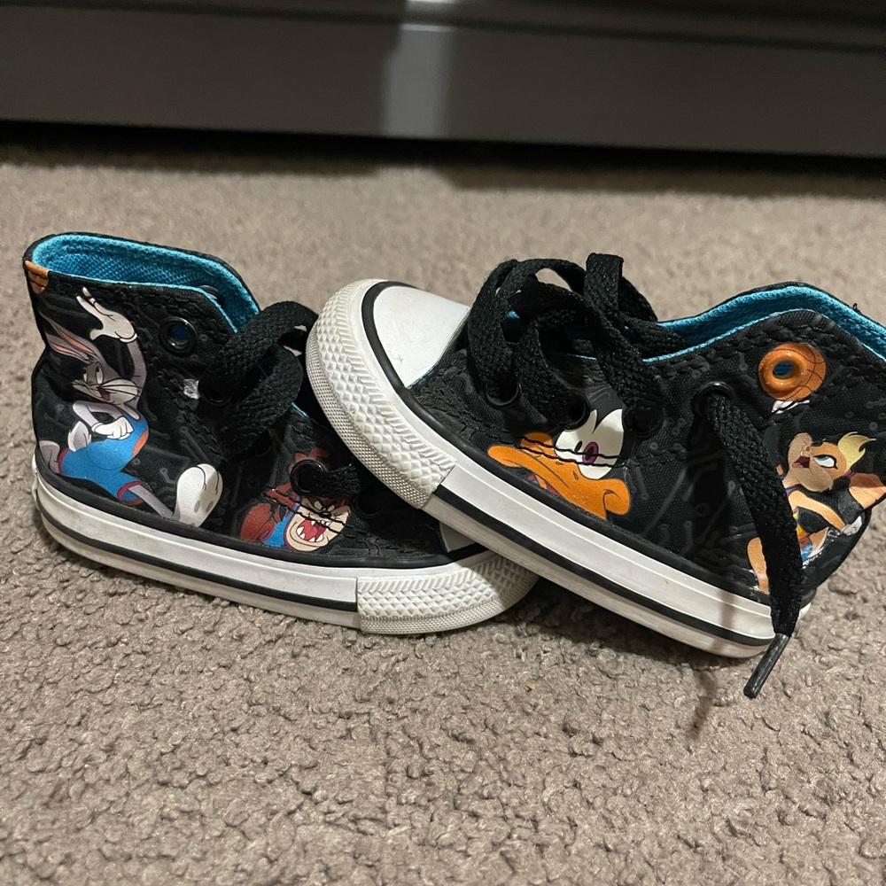 Looney toon converse